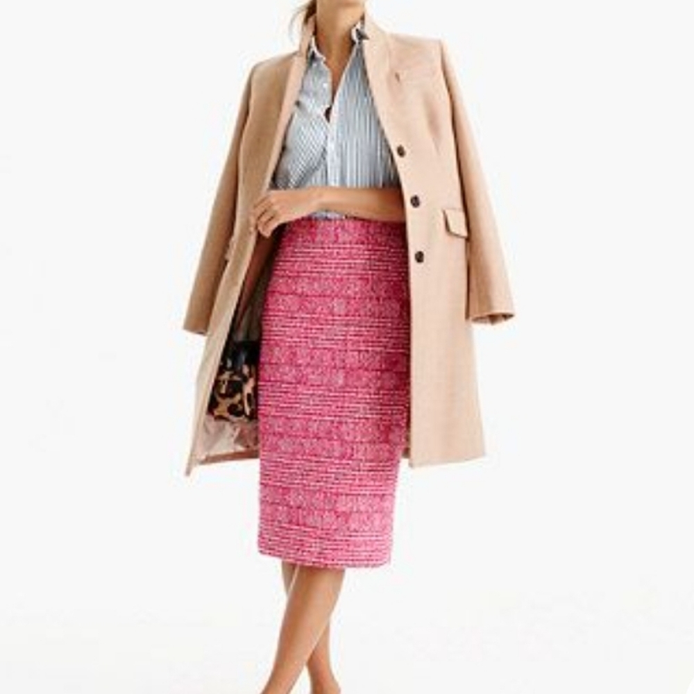 Pencil skirt in pink houndstooth